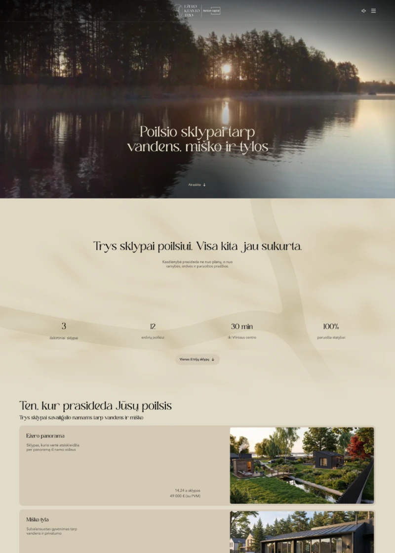 Ramus vaizdas su ežeru, mišku ir besileidžiančia saule, ant vaizdo tekstas apie poilsio sklypus tarp vandens, miško ir tylos, žemiau informacija apie tris poilsio sklypus netoli Vilniaus.